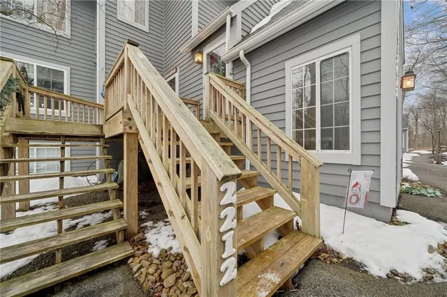a view of entryway with a front door