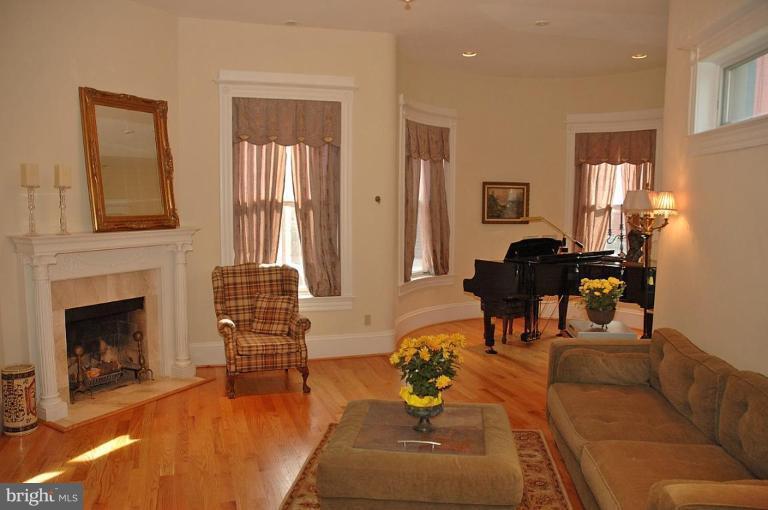 1331 Park Road Northwest Washington, DC 20010 - Photo 4 of 18 Living Room