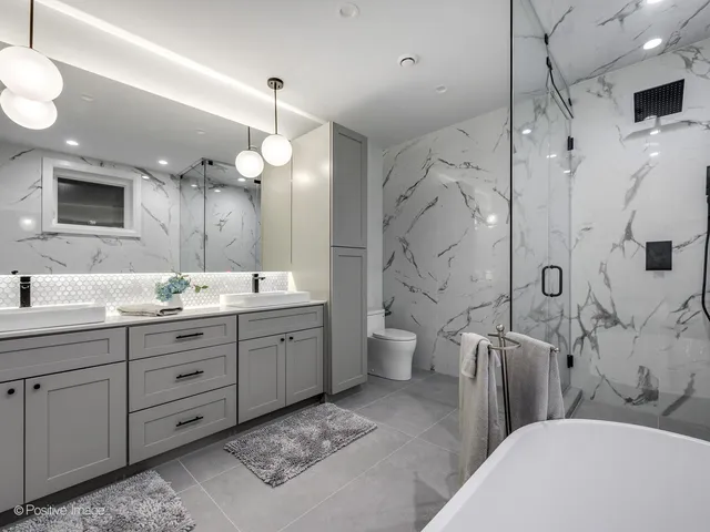 $1,195,000 | 1029 North Winchester Avenue, Unit 1, Chicago, IL 60622