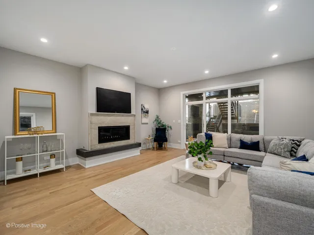 $1,195,000 | 1029 North Winchester Avenue, Unit 1, Chicago, IL 60622