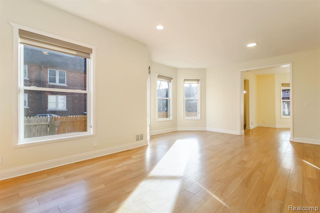 2950 Field Street Detroit, MI 48214 - Photo 26 of 48