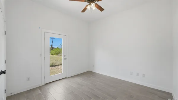$2,100 | 895 East Mather Street, New Braunfels, TX 78130