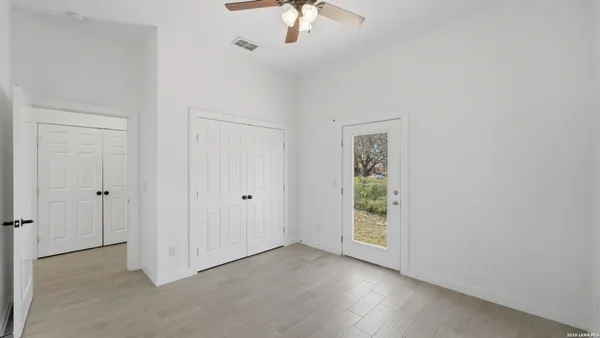 $2,100 | 895 East Mather Street, New Braunfels, TX 78130