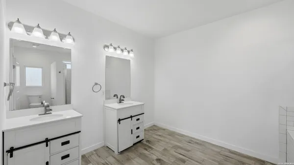 $2,100 | 895 East Mather Street, New Braunfels, TX 78130