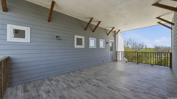 $2,100 | 895 East Mather Street, New Braunfels, TX 78130