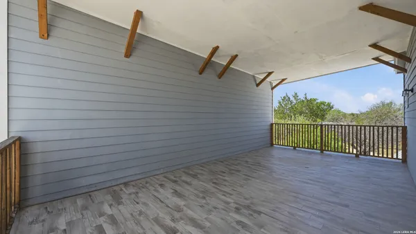 $2,100 | 895 East Mather Street, New Braunfels, TX 78130
