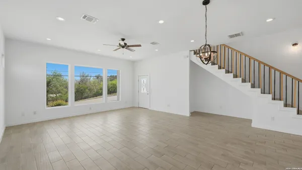$2,100 | 895 East Mather Street, New Braunfels, TX 78130