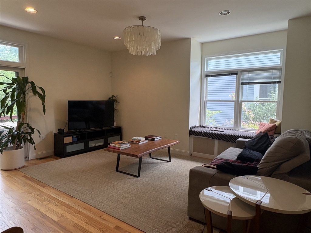 27 Tanglewood Road, Unit 27 Newton, MA 02459 - Photo 6 of 16