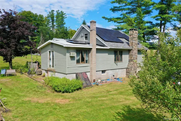 a view of a house with backyard