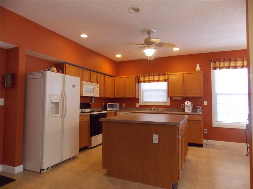 9723 Rhodes Lane Avon, IN 46123 - Photo 11 of 28