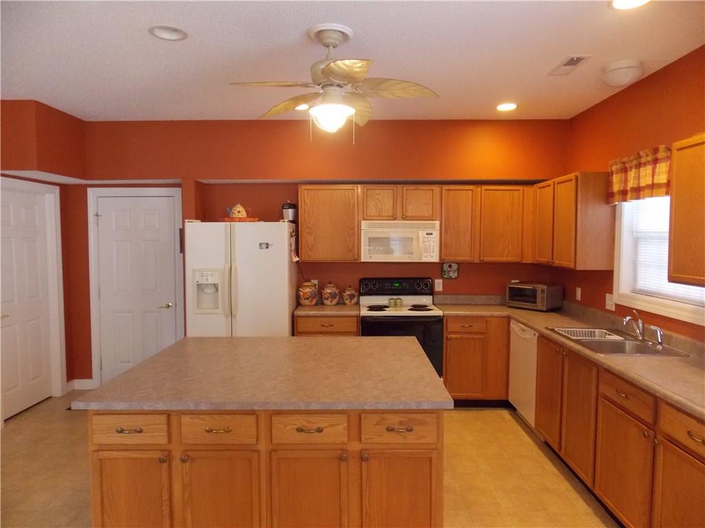 9723 Rhodes Lane Avon, IN 46123 - Photo 12 of 28