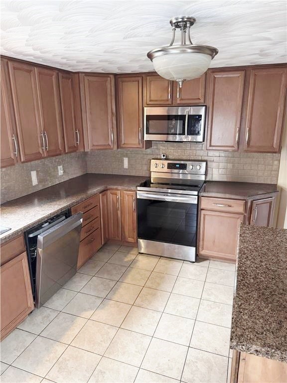 46 Bowen Street Cumberland, RI 02864 - Photo 4 of 12