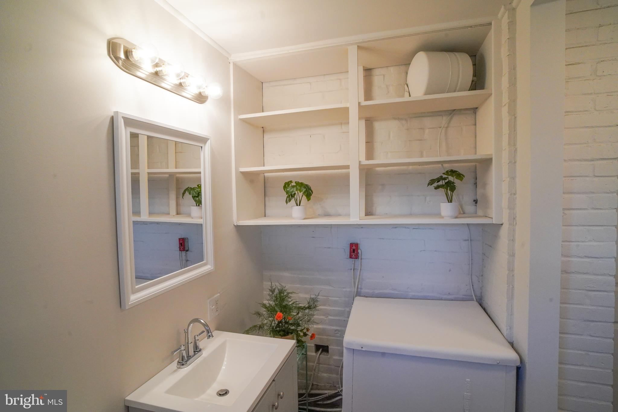 27 Inbrook Road Levittown, PA 19057 - Photo 11 of 33 Primary bath