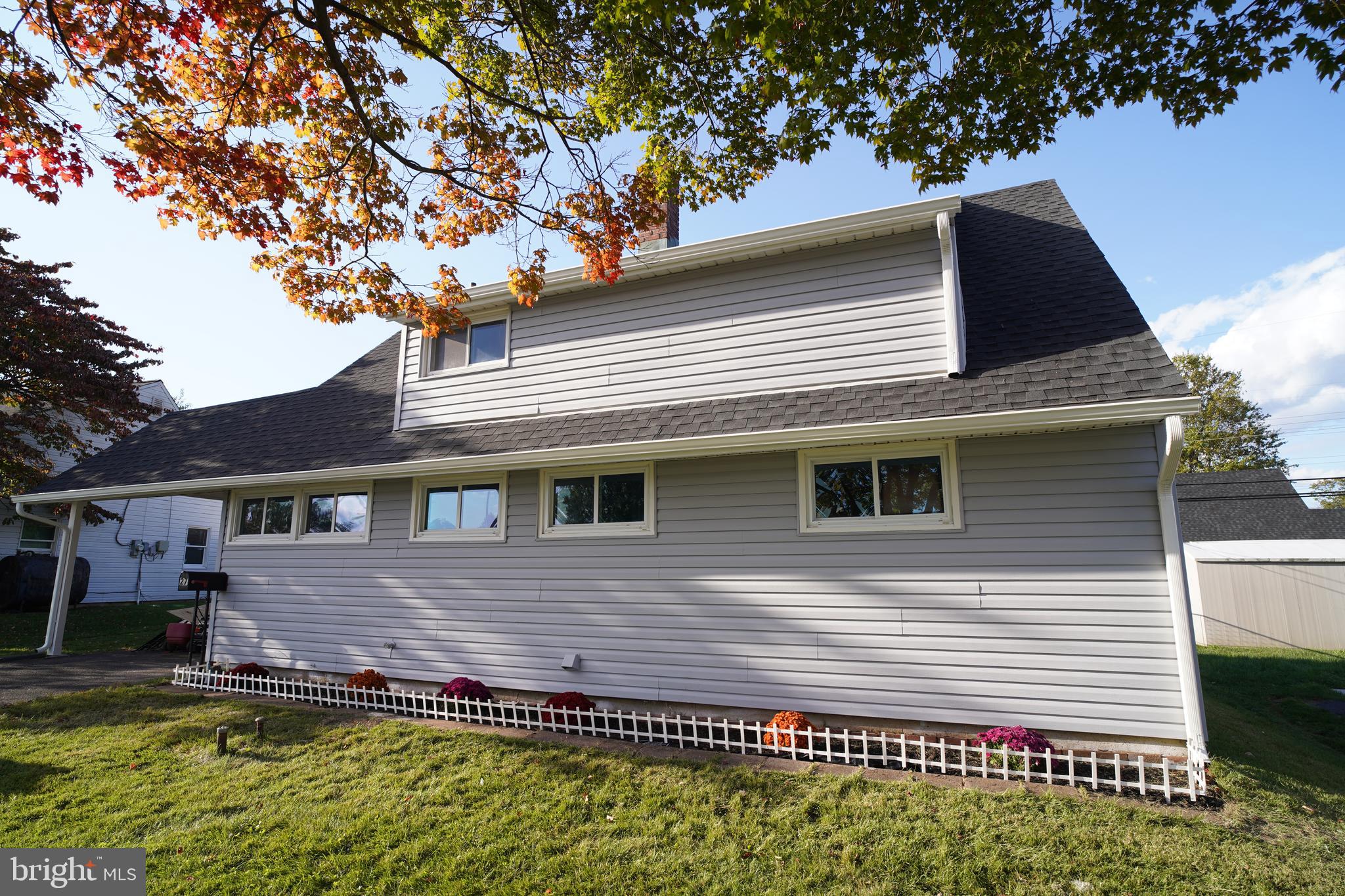 27 Inbrook Road Levittown, PA 19057 - Photo 2 of 33 Front