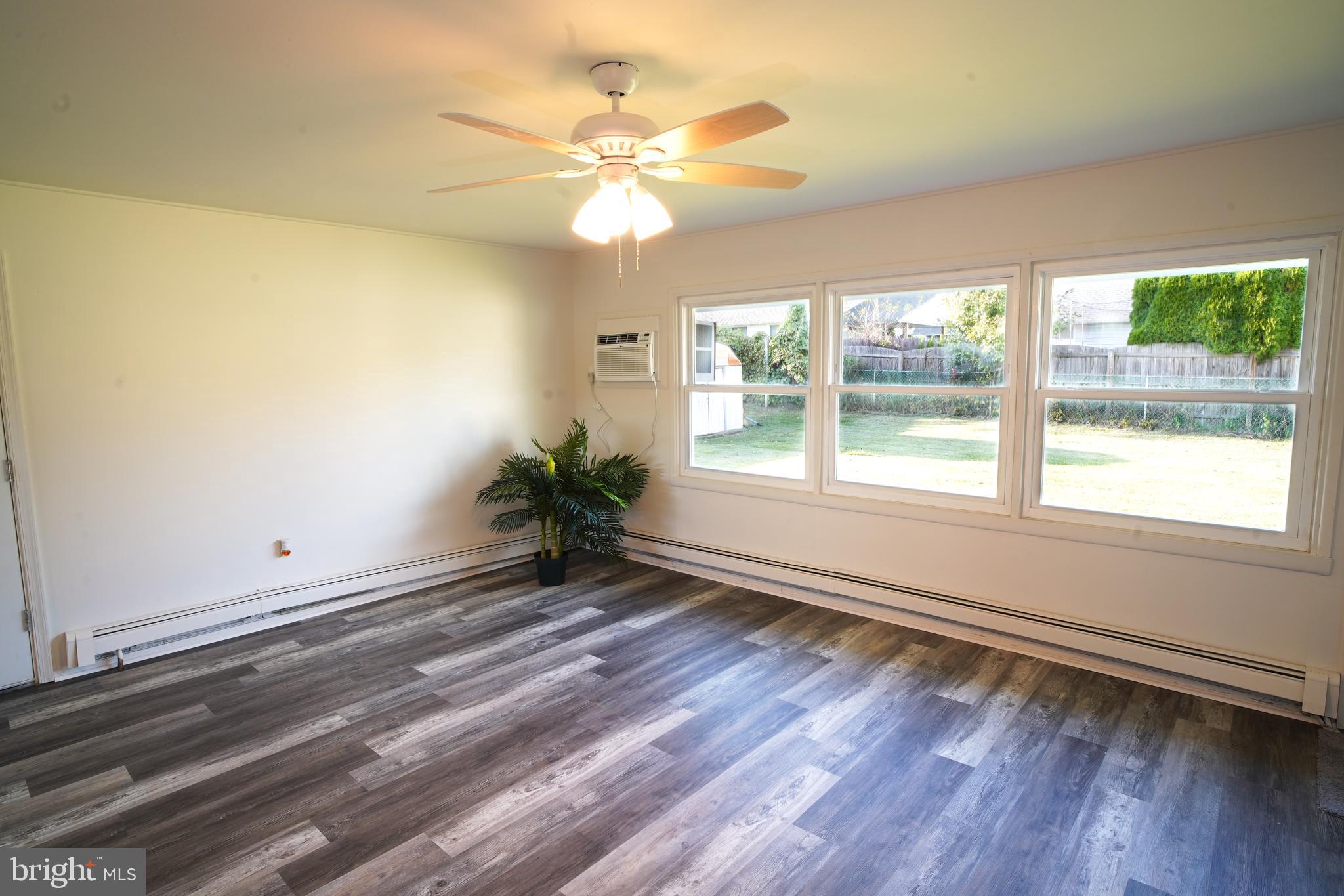 27 Inbrook Road Levittown, PA 19057 - Photo 8 of 33 Living room
