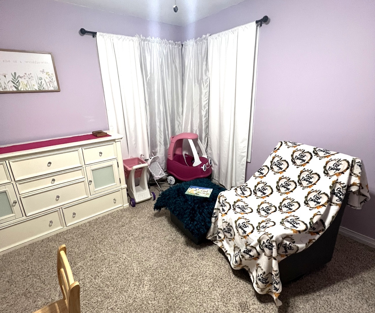 106 Spring Circle, Unit 106 Urbana, IL 61802 - Photo 13 of 18 a bedroom with a bed and a window