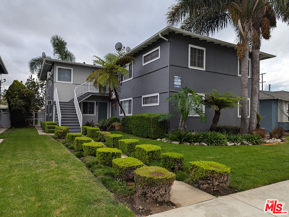8818 Ramsgate Avenue, Unit 8822 1/2 Los Angeles, CA 90045 - Photo 1 of 20 a front view of a house with a garden