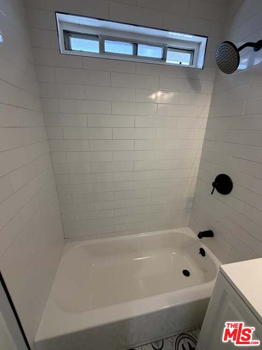 8818 Ramsgate Avenue, Unit 8822 1/2 Los Angeles, CA 90045 - Photo 15 of 20 a bathroom with a bathtub