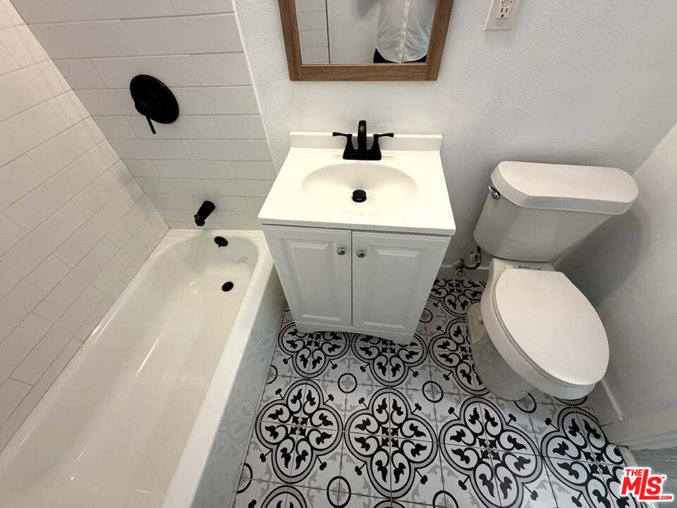 8818 Ramsgate Avenue, Unit 8822 1/2 Los Angeles, CA 90045 - Photo 16 of 20 a bathroom with a sink toilet and shower