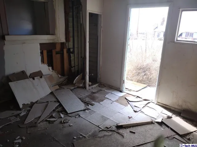 $20,000 | 82103 5th Street, Trona, CA 93562