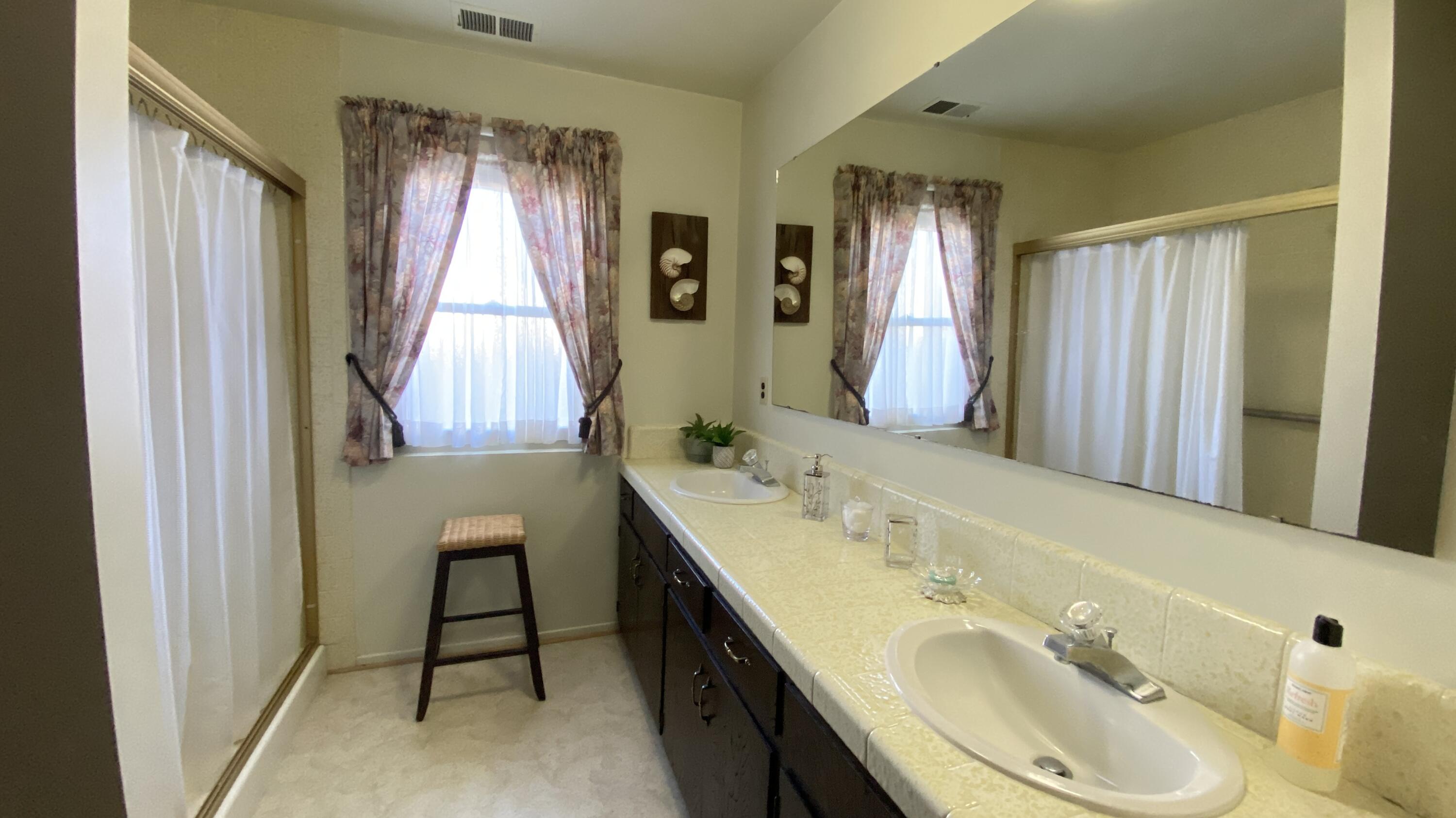 1401 San Miguelito Road Lompoc, CA 93436 - Photo 43 of 61 a bathroom with 2 sink tub and a mirror