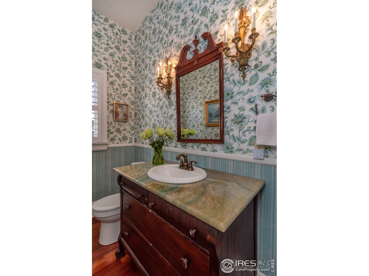 809 Pine Street Boulder, CO 80302 - Photo 12 of 38 a bathroom with a granite countertop sink and a mirror