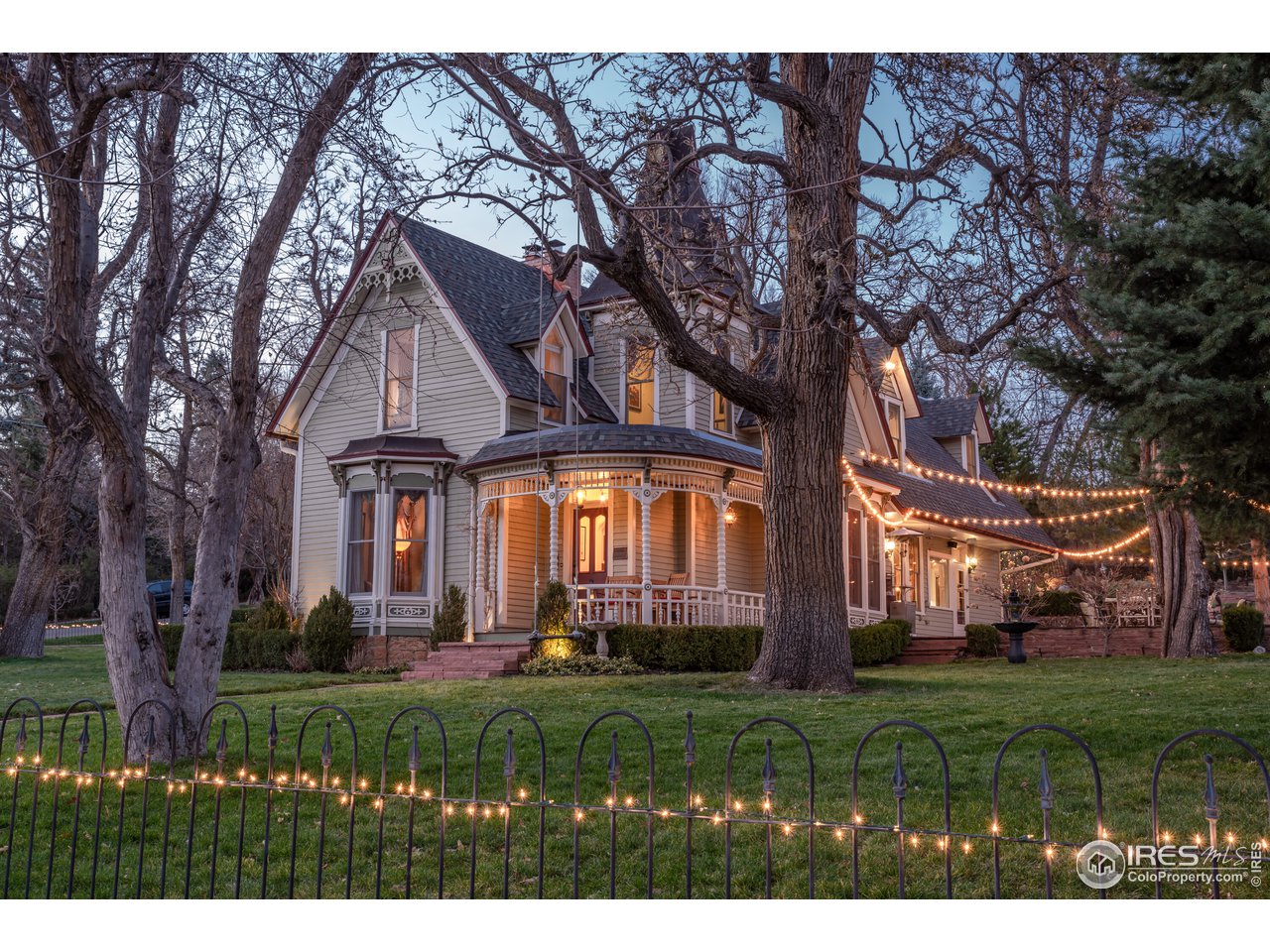 809 Pine Street Boulder, CO 80302 - Photo 2 of 38 a front view of house with yard and green space