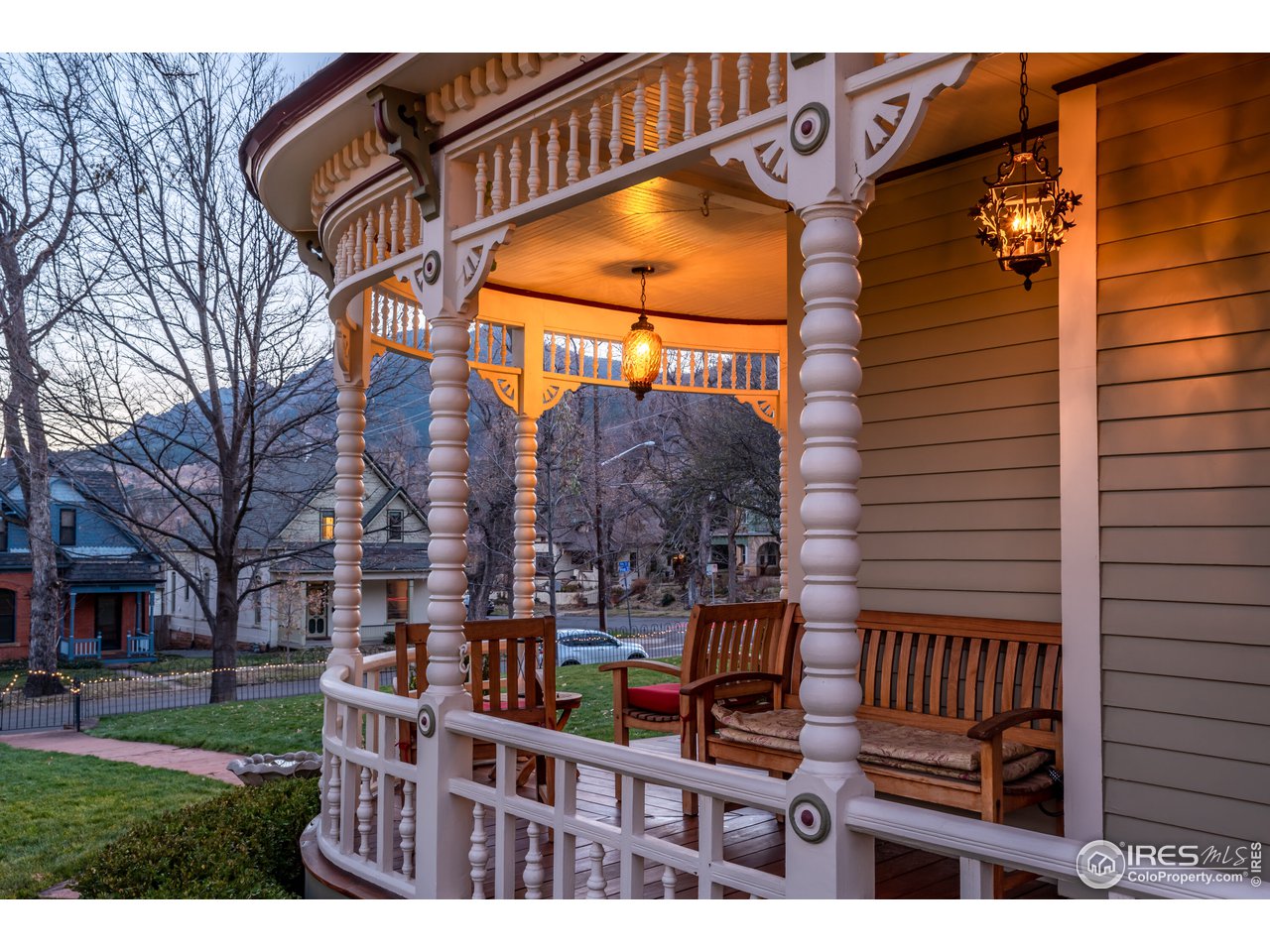 809 Pine Street Boulder, CO 80302 - Photo 29 of 38 a view of a brick house with a large window