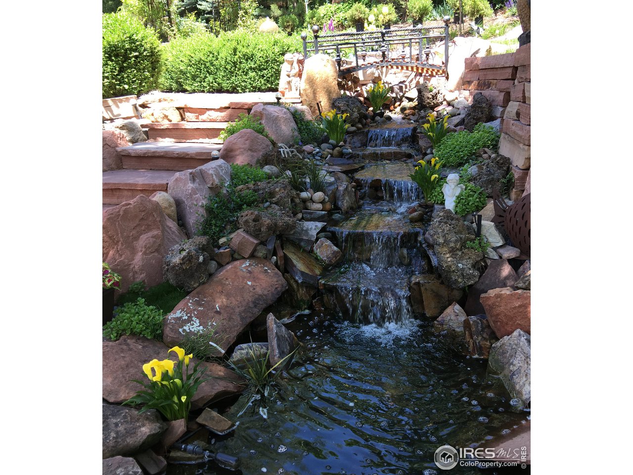 809 Pine Street Boulder, CO 80302 - Photo 33 of 38 a view of a backyard