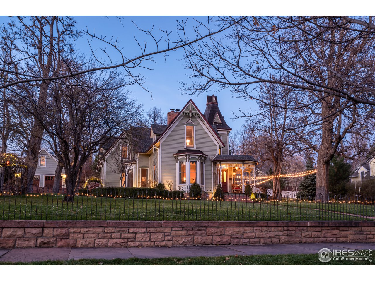 809 Pine Street Boulder, CO 80302 - Photo 36 of 38 front view of a house with a yard