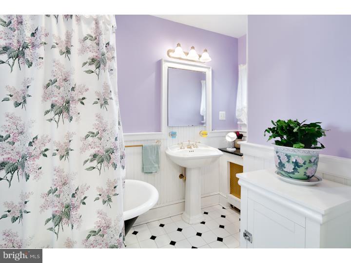 208 Chestnut Street Haddonfield, NJ 08033 - Photo 16 of 19 Bathroom