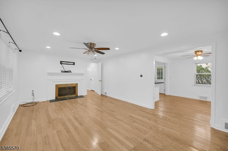 3 Country Club Road Livingston, NJ 07039 - Photo 5 of 34