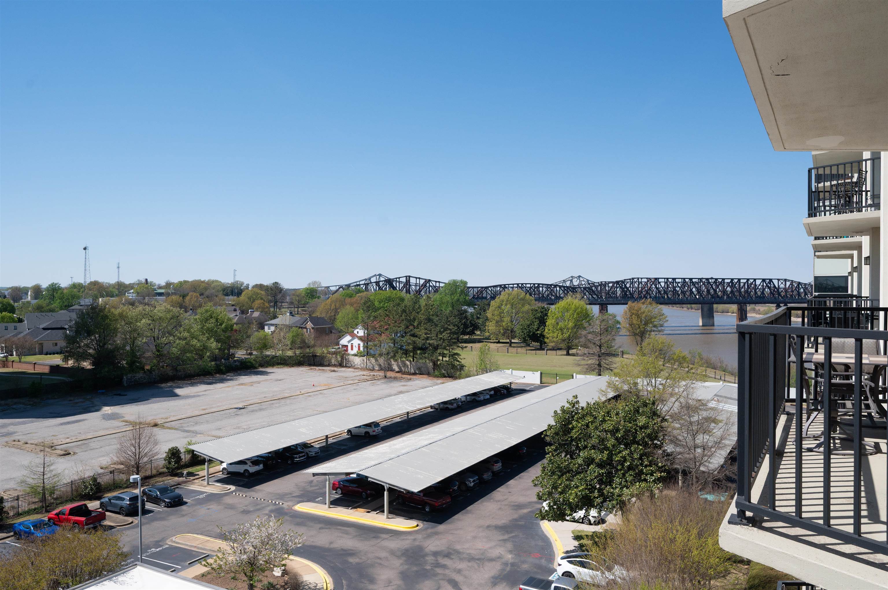 655 Riverside Drive, Unit 606A Memphis, TN 38103 - Photo 20 of 35 a view of a terrace with sitting area