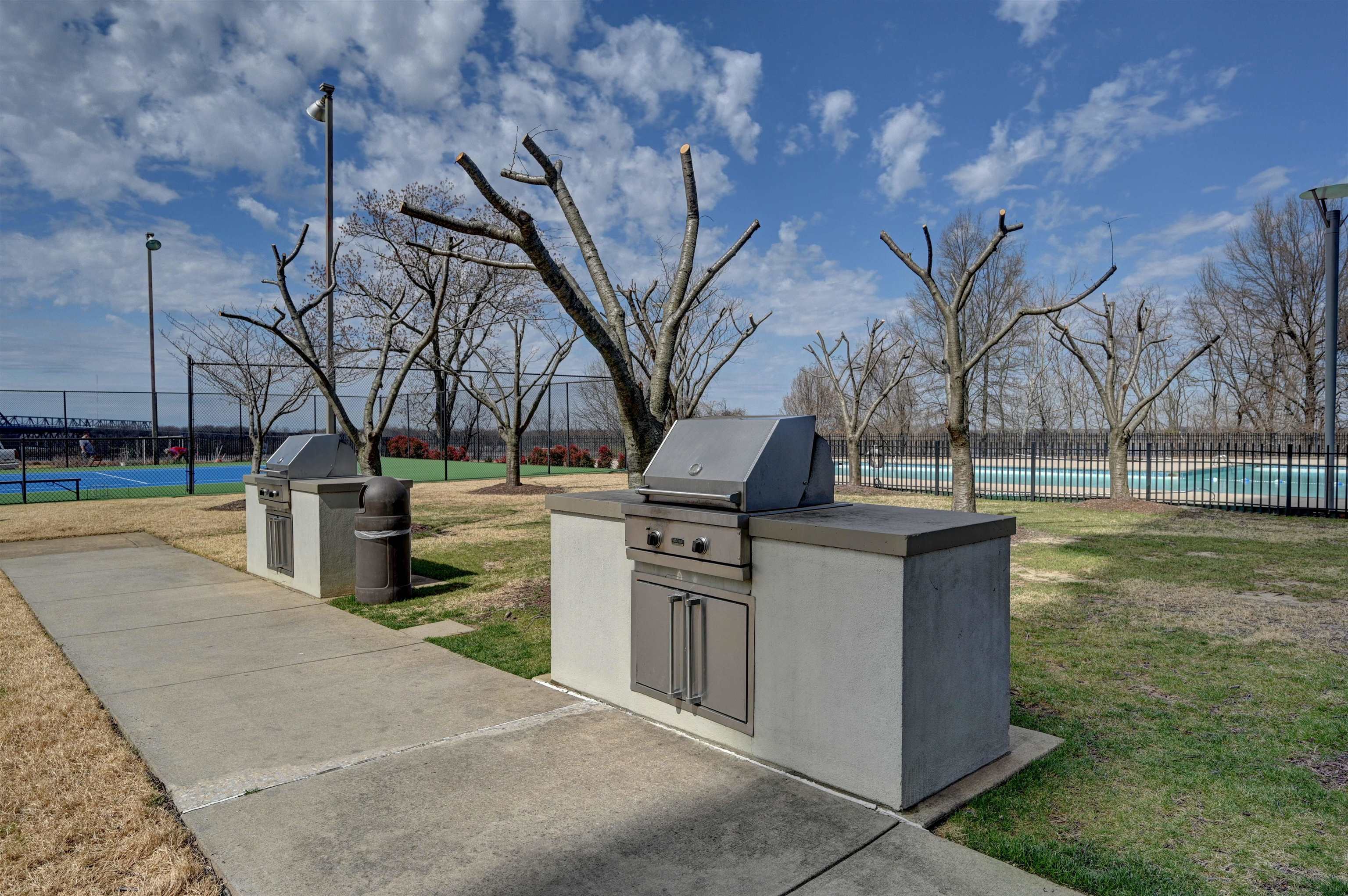 655 Riverside Drive, Unit 606A Memphis, TN 38103 - Photo 25 of 35 a view of a backyard with wooden fence