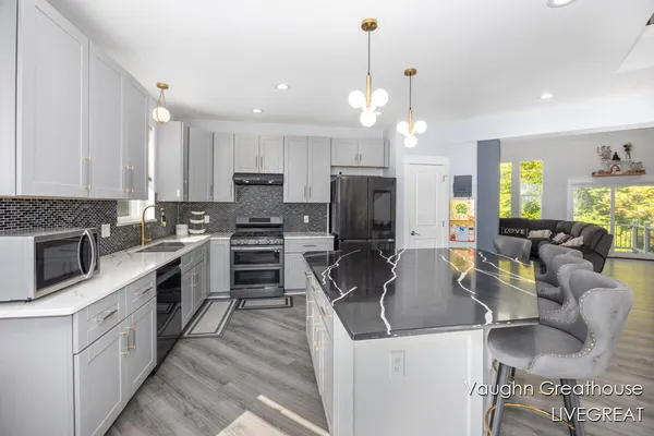 $525,000 | 2905 Woodside Avenue Southeast, Grand Rapids, MI 49508