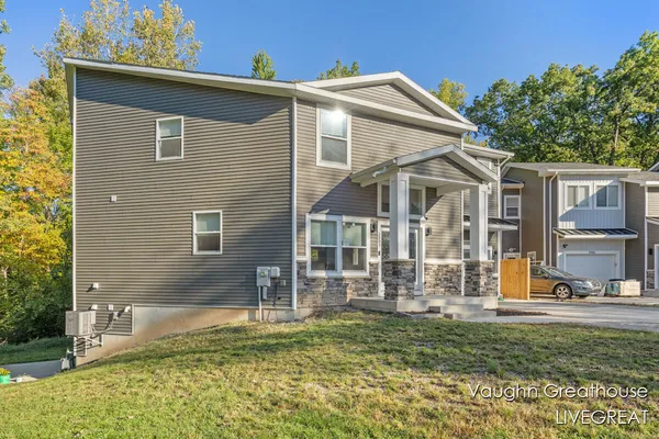 $525,000 | 2905 Woodside Avenue Southeast, Grand Rapids, MI 49508