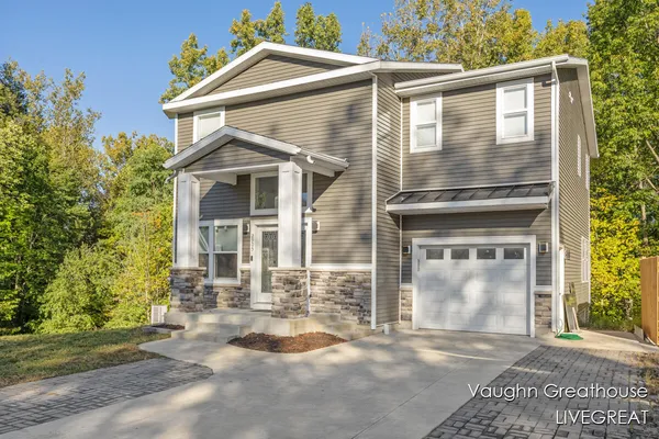 $525,000 | 2905 Woodside Avenue Southeast, Grand Rapids, MI 49508