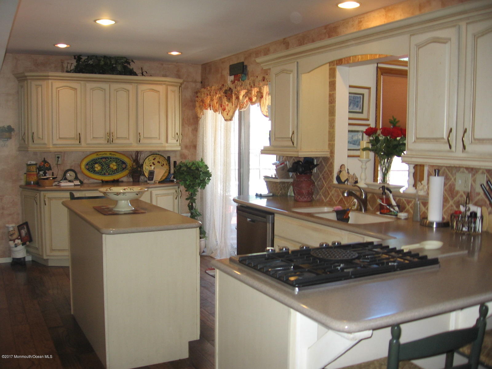 18 Lancelot Road Manalapan, NJ 07726 - Photo 8 of 32 IMG_2163