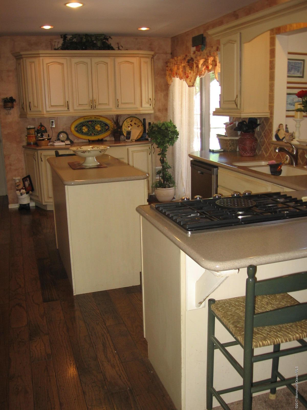 18 Lancelot Road Manalapan, NJ 07726 - Photo 9 of 32 IMG_2164