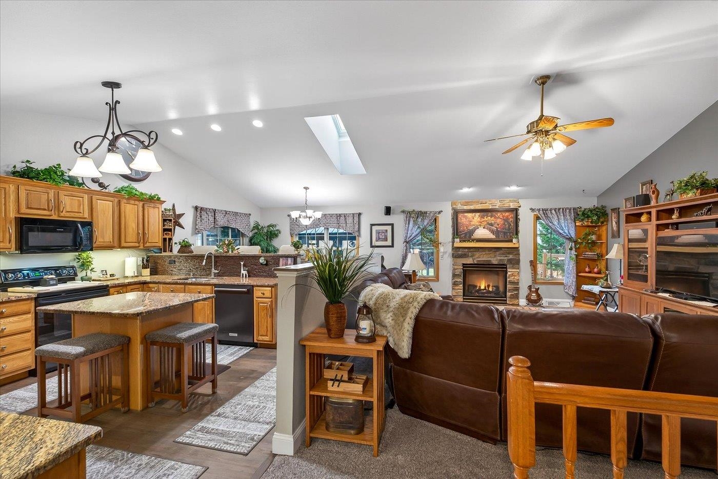 3215 Conservancy Estates Lane Sun Prairie, WI 53590 - Photo 10 of 73