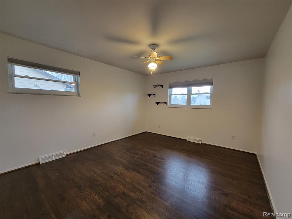 1439 Butcher Road Fenton, MI 48430 - Photo 18 of 26