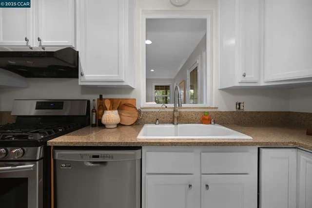 $928,000 | 16063 Berkshire Drive, Castro Valley, CA 94578