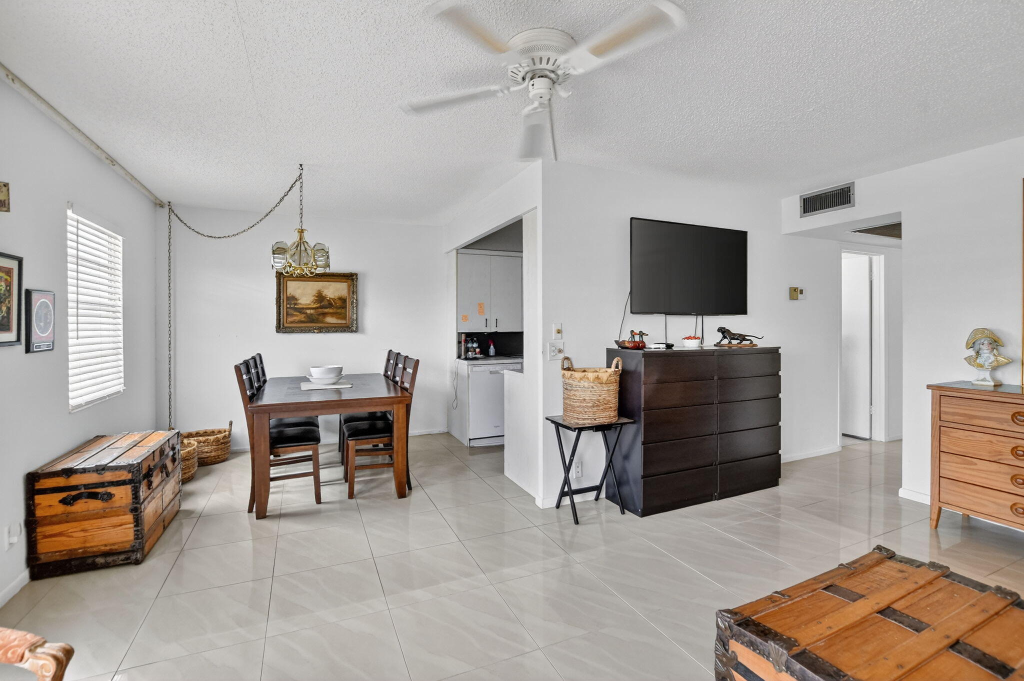 4024 Guildford East, Unit 4024 Boca Raton, FL 33434 - Photo 4 of 76 5-web-or-mls-DSC_7177