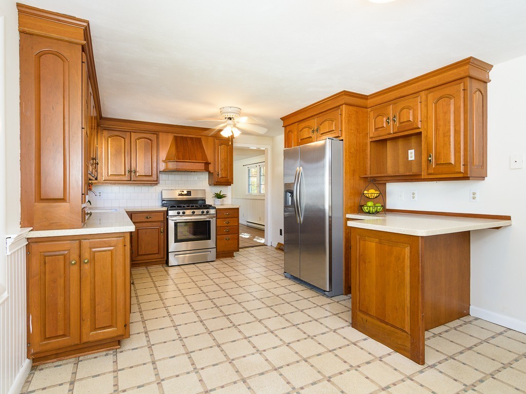 2 Westport Road Worcester, MA 01605 - Photo 3 of 30 Gallery Image 3