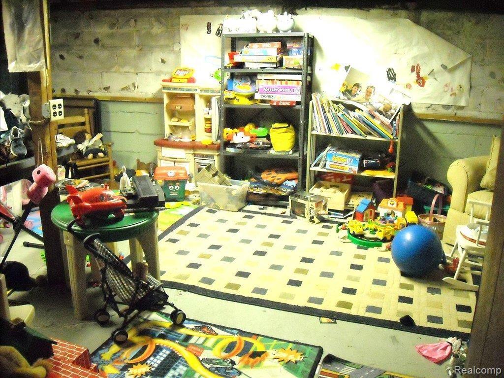 719 Ludlow Avenue Rochester, MI 48307 - Photo 15 of 17 play room