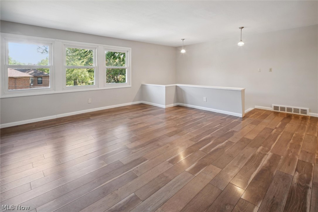 3713 Hillbrook Road Cleveland, OH 44118 - Photo 3 of 22