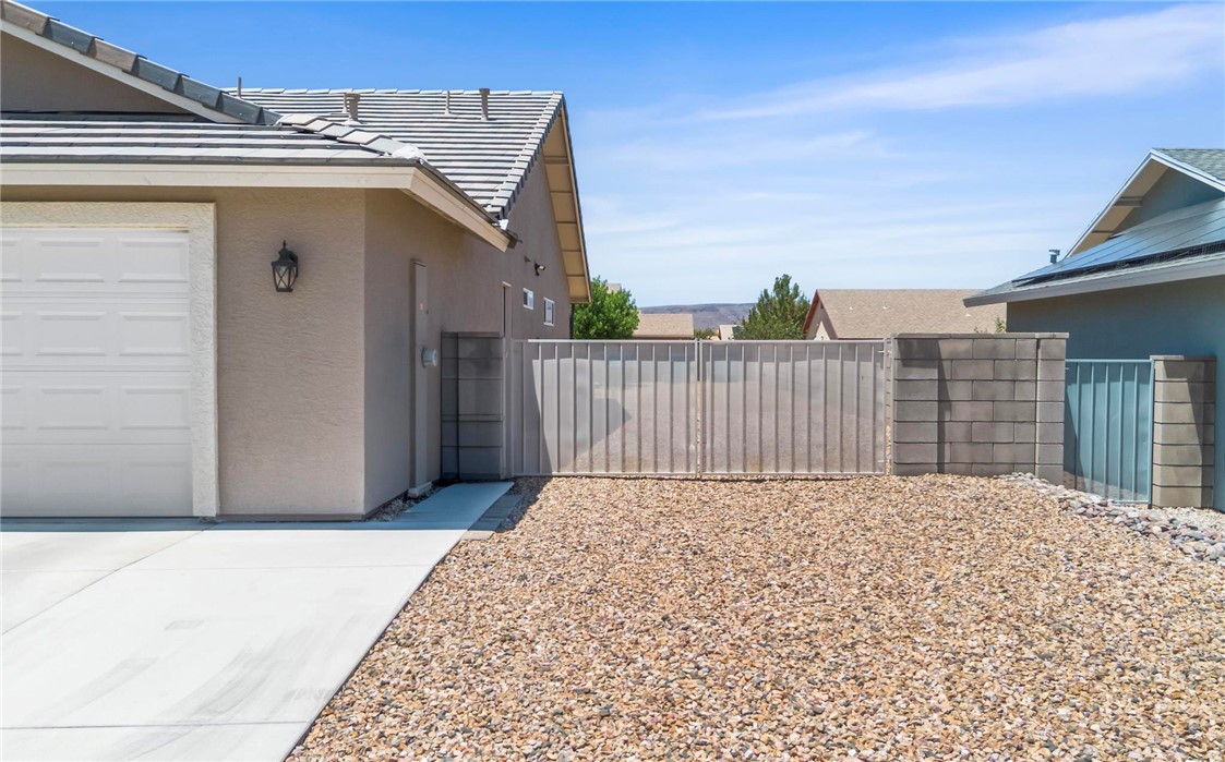 3897 Easy Street Kingman, AZ 86409 - Photo 33 of 53 a view of a terrace