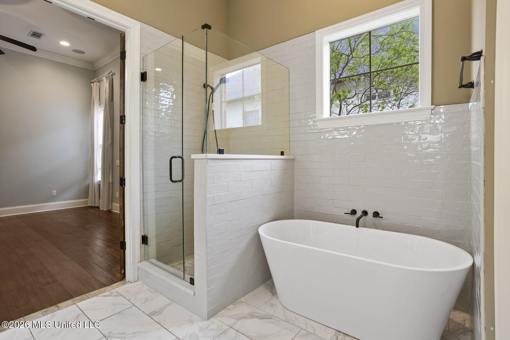 606 Arbor Way Brandon, MS 39047 - Photo 30 of 63 Free Standing Tub and Tiled Shower