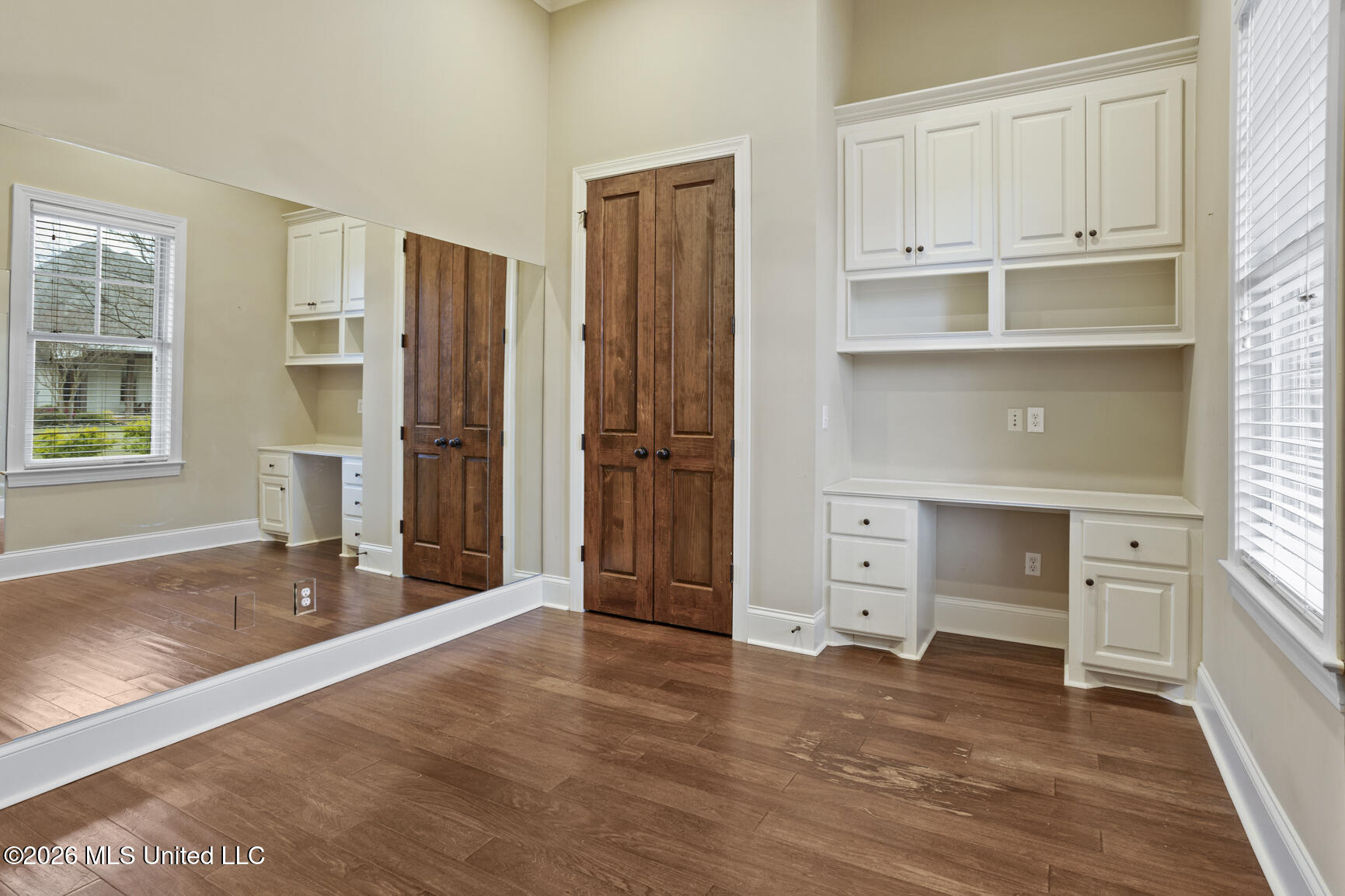 606 Arbor Way Brandon, MS 39047 - Photo 34 of 61 Built in Desk