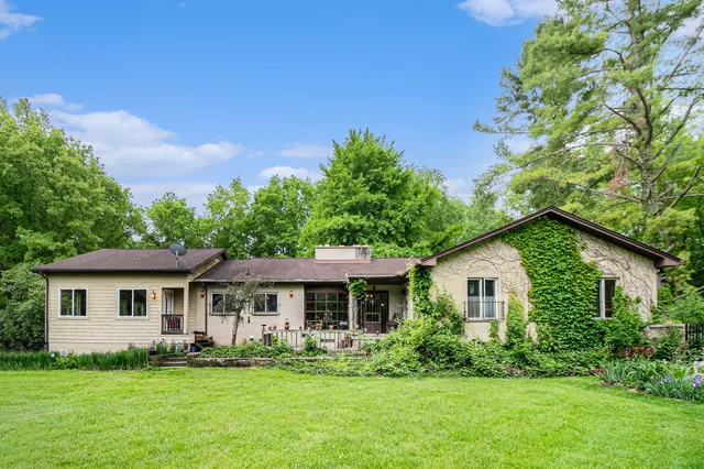 $869,000 | 22649 North Dixboro Road, South Lyon, MI 48178